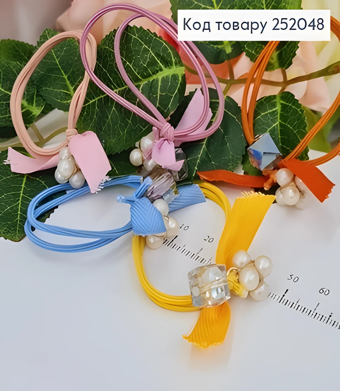 Резинка для волосся зі шнурком Бантик з бусинками та камінцями — фото 2